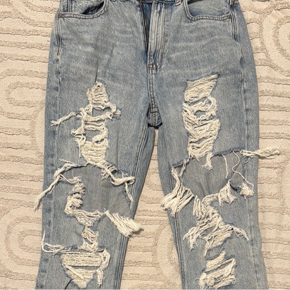 American Eagle ‘Mom Fit’ Blue Jeans with Distressed Details